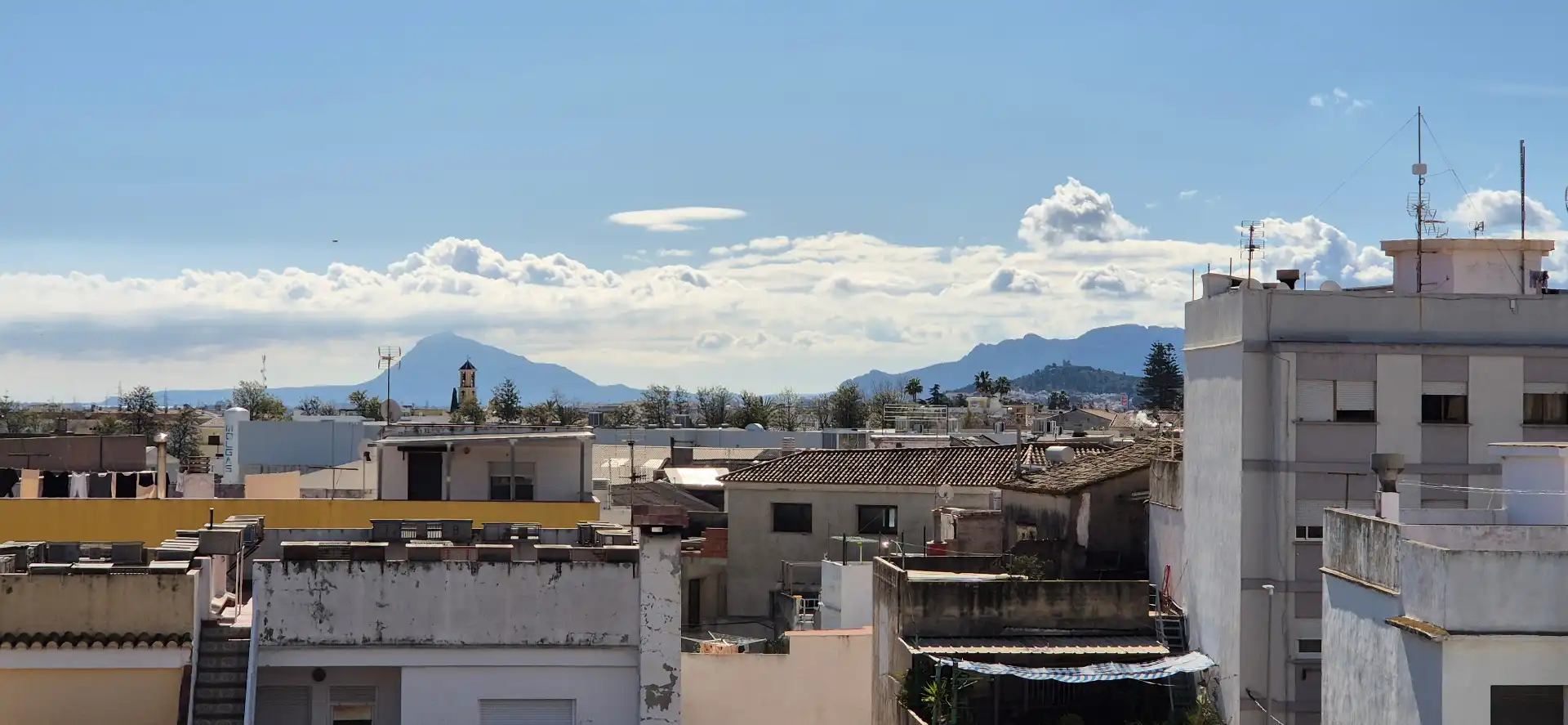 Vista exterior de Casa o xalet en venda en Bellreguard amb Aire condicionat, Calefacció i Jardí privat