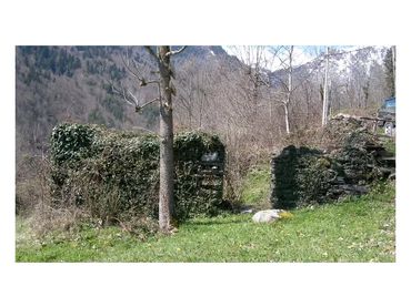Rustikales Grundstück zum Verkauf in Bausen