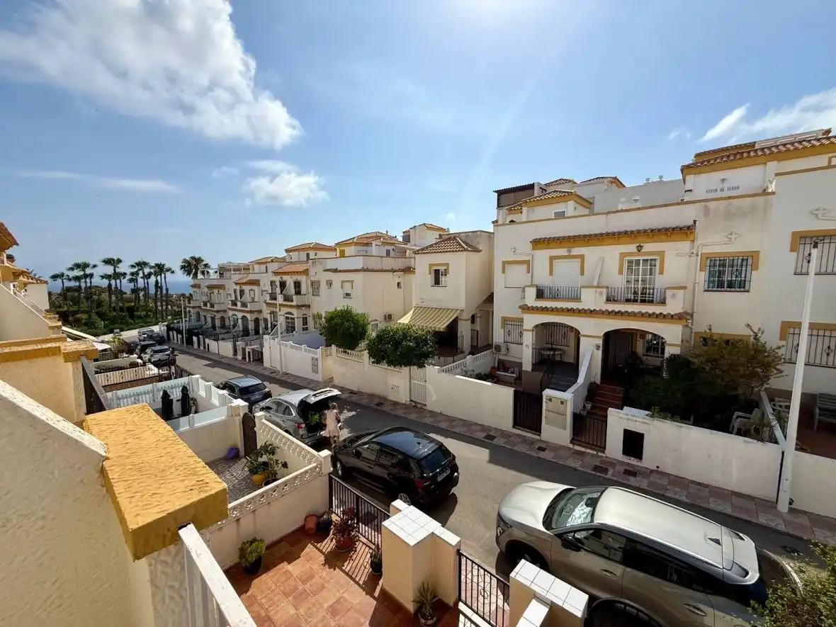 Außenansicht von Wohnungen zum Verkauf in Santa Pola mit Heizung, Terrasse und Schwimmbad