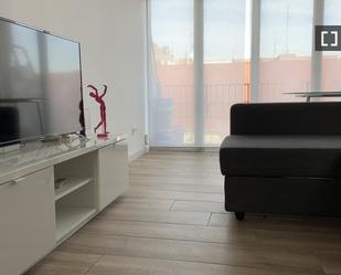 Living room of Flat to rent in  Madrid Capital  with Air Conditioner, Heating and Balcony