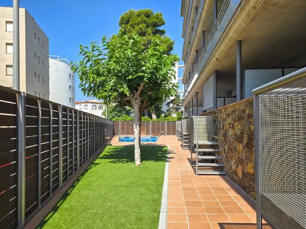 Pis amb jardí en venda a Carrer de Joanot Martorell, 6, Roses, Espanya, imagen 9
