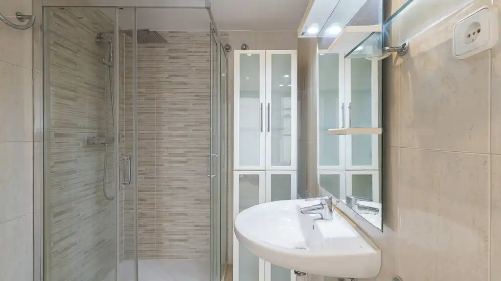 Bathroom of Apartments for sale in Barcelona  with Air Conditioner, Heating and Parquet flooring