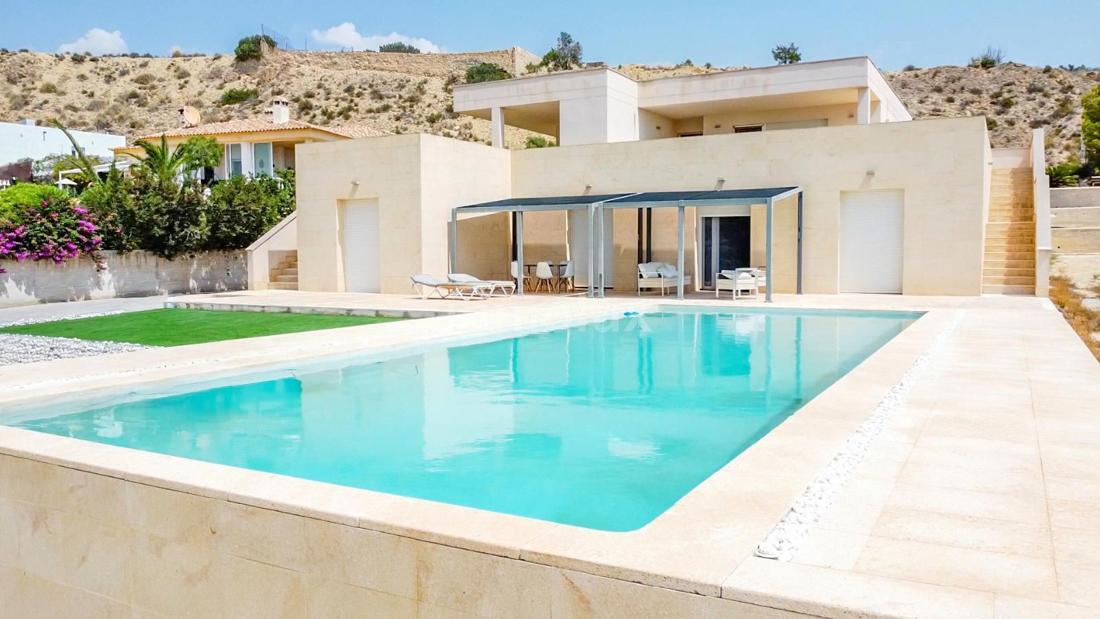 Piscina de Casa o xalet en venda en Alicante / Alacant amb Aire condicionat, Calefacció i Traster