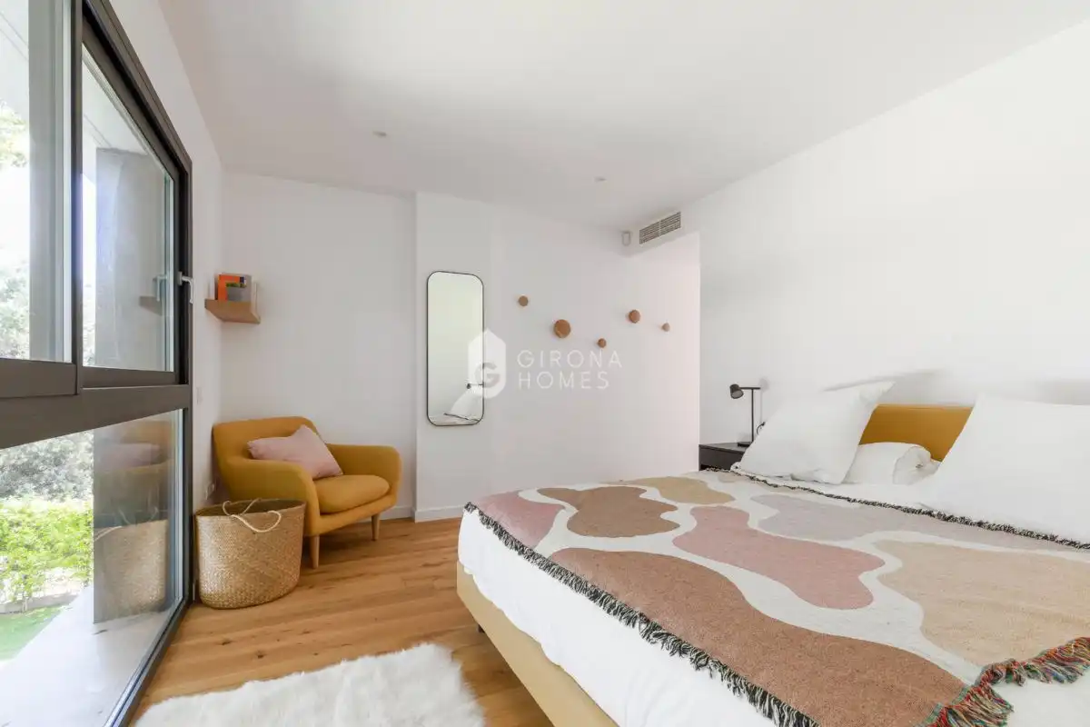 Habitación de Casa o chalet en venta en Sant Julià de Ramis con Aire acondicionado, Calefacción y Jardín privado