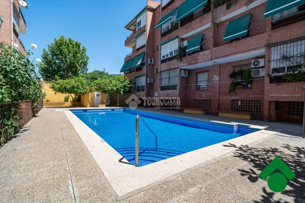 Piscina de Pis en venda en Maracena amb Balcó