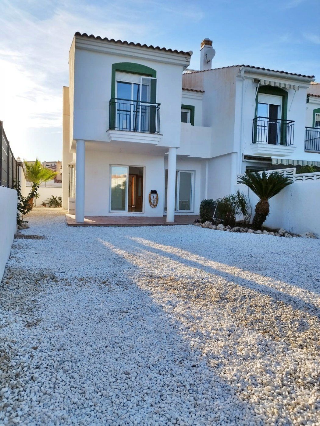 Exterior view of Single-family semi-detached for sale in Rincón de la Victoria  with Air Conditioner, Private garden and Terrace