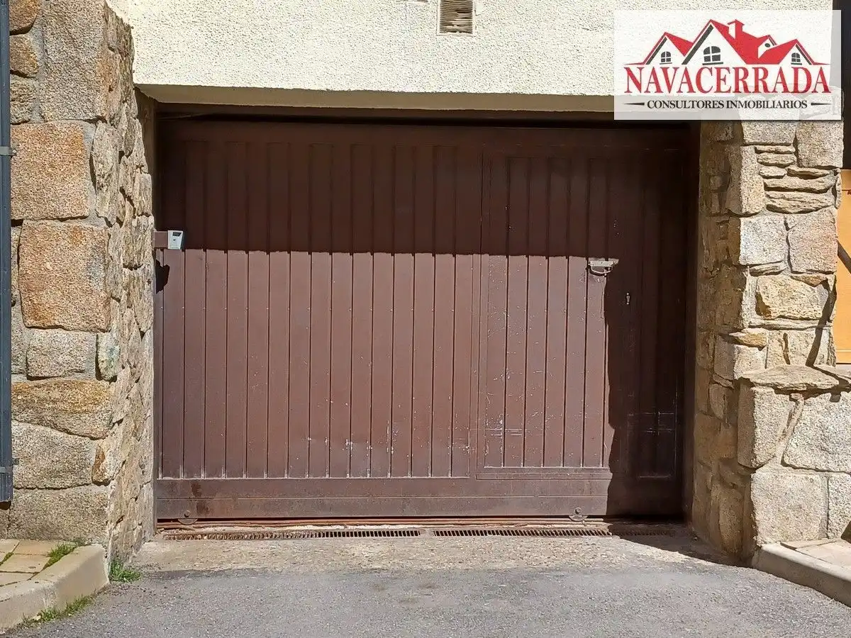 Außenansicht von Garage zum Verkauf in Navacerrada