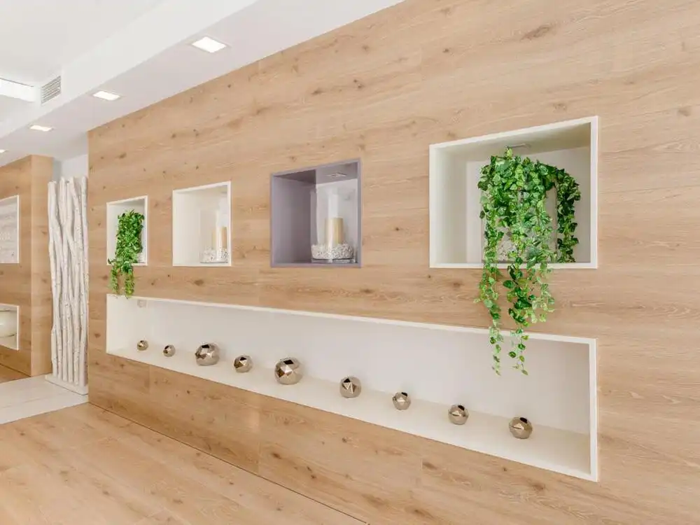 Erdgeschoss zur Miete in Marbella mit Klimaanlage, Privatgarten und Terrasse