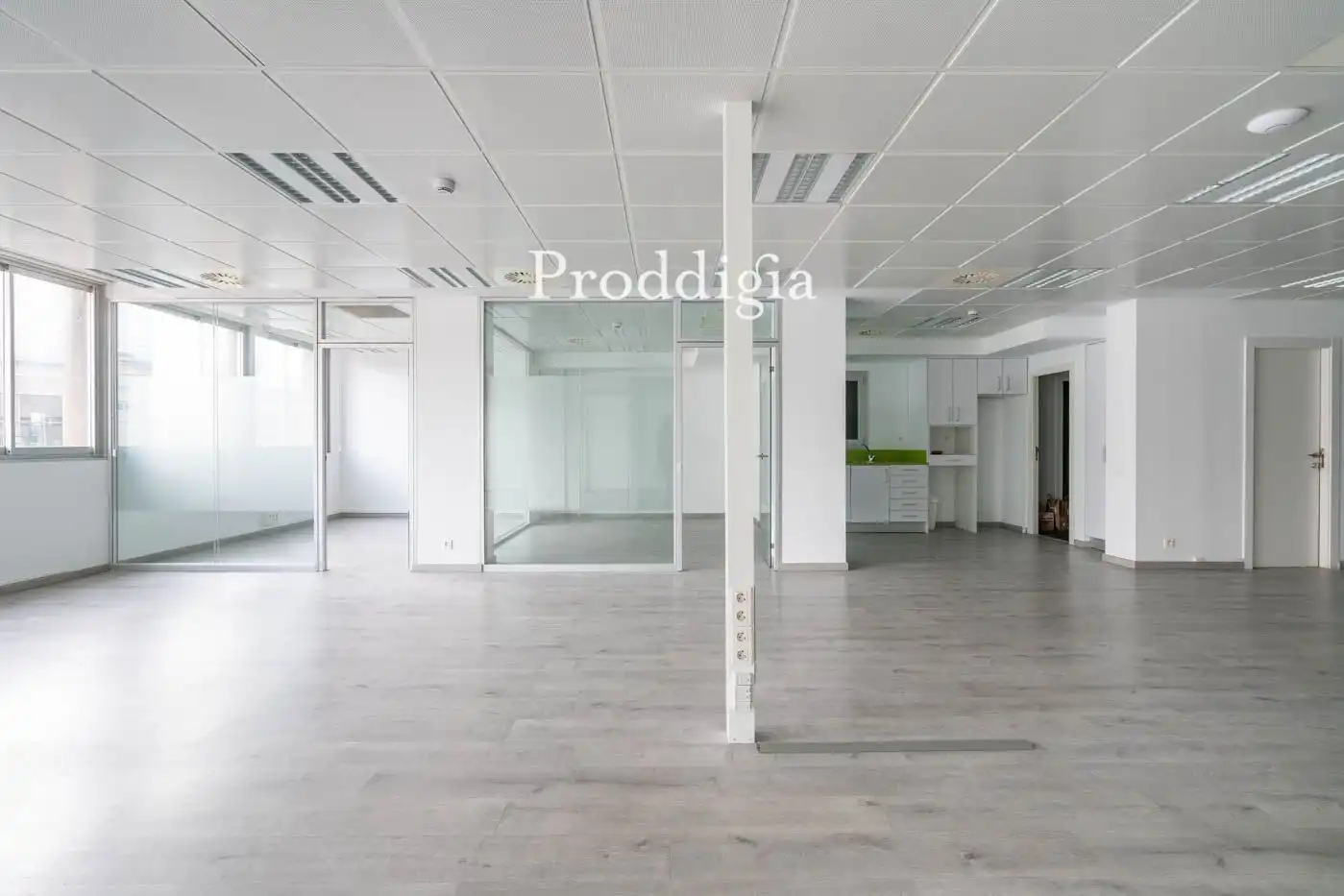 Büro zur Miete in Barcelona mit Klimaanlage, Heizung und Alarm