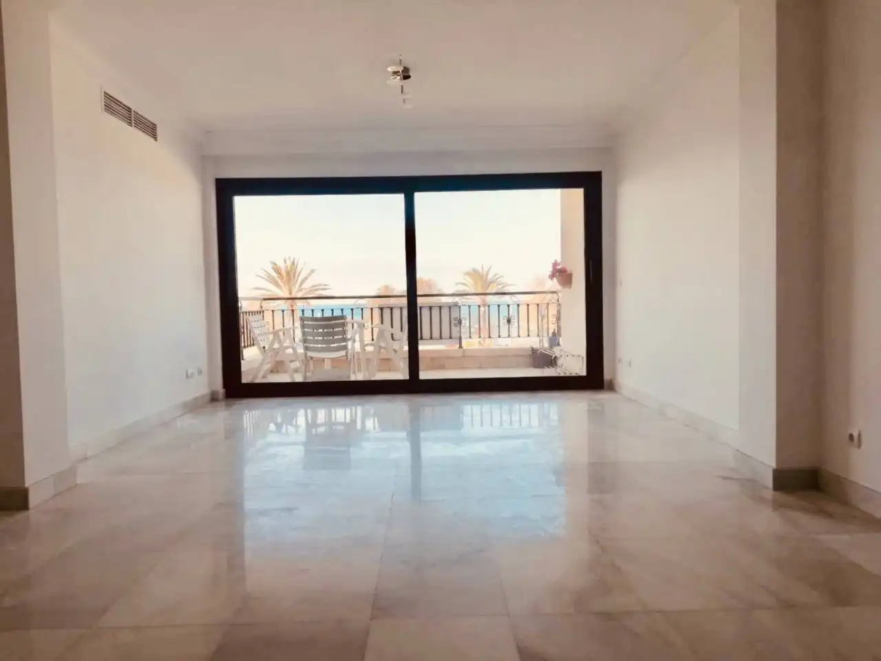Sala de estar de Piso de alquiler en  Palma de Mallorca con Aire acondicionado, Calefacción y Terraza