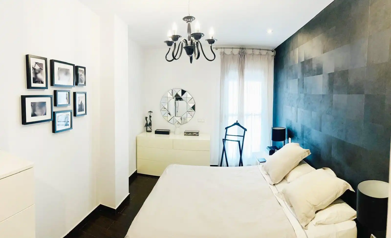 Habitación de Apartamento de alquiler en Dénia con Aire acondicionado, Calefacción y Jardín privado