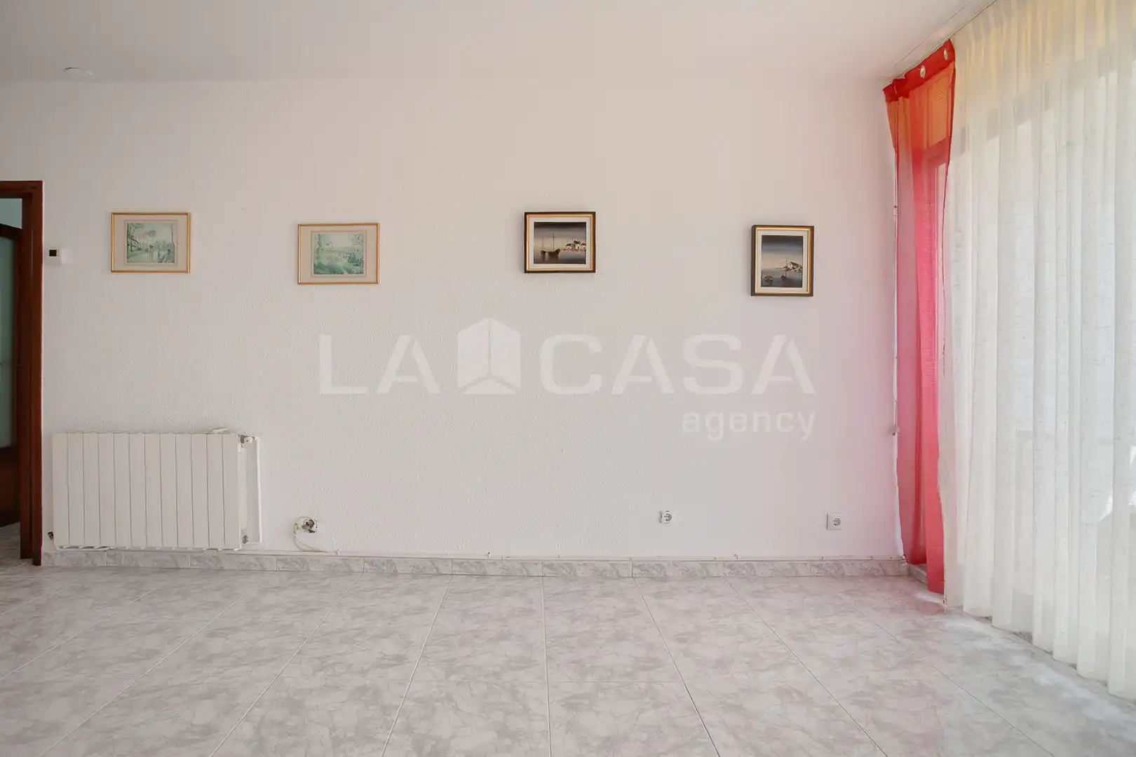 Piso en venta en L'Hospitalet de Llobregat con Calefacción y Balcón