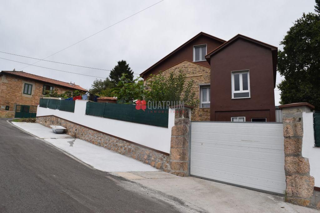 Vista exterior de Casa o xalet en venda en Teo amb Calefacció i Traster