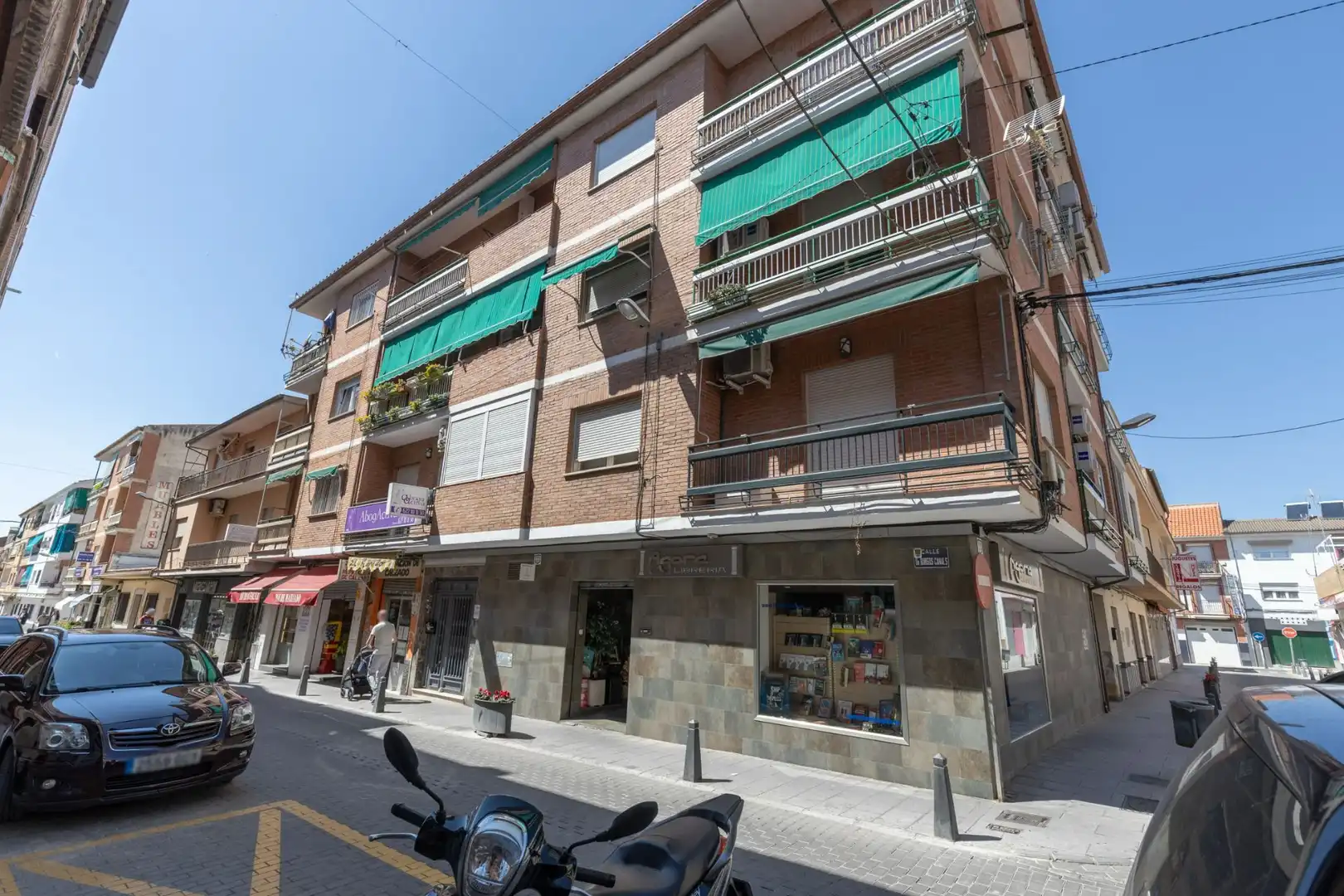 Vista exterior de Pis en venda en Albolote amb Aire condicionat