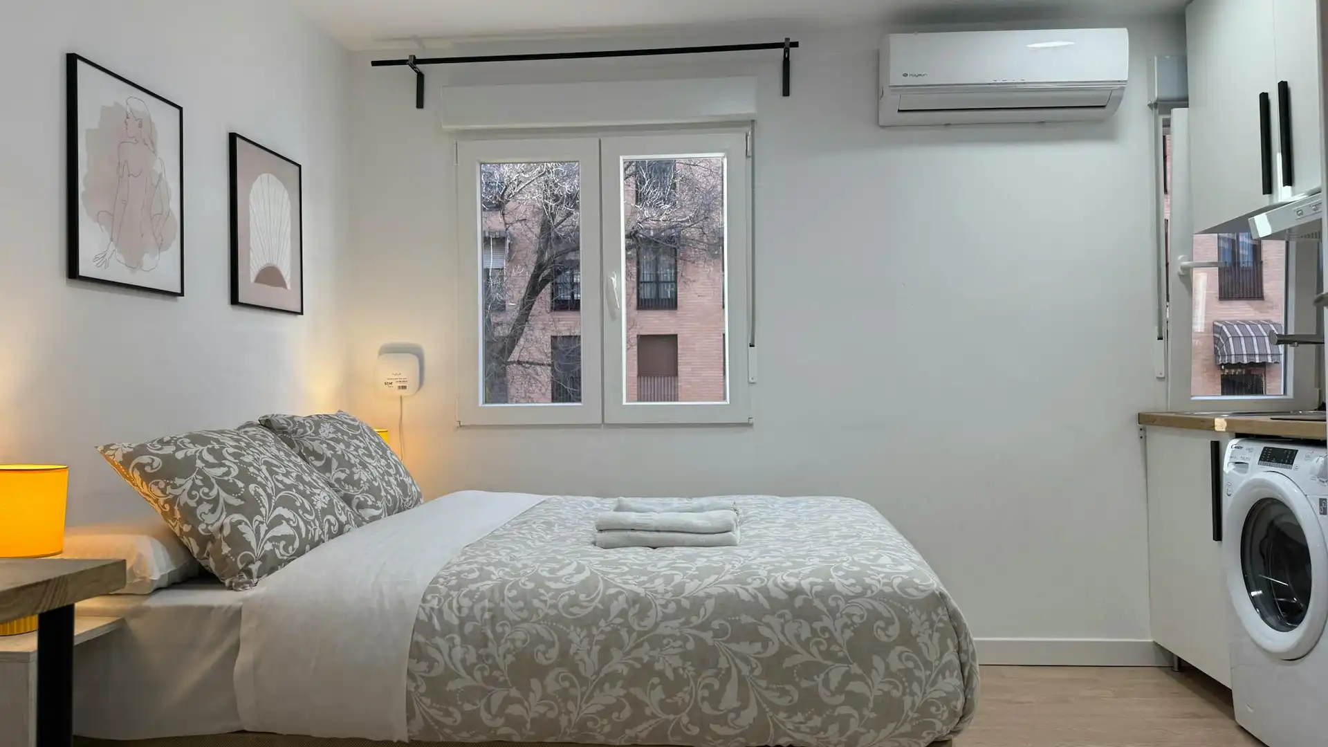 Bedroom of Flat for rent in Madrid  with Air Conditioner, Washing machine and TV