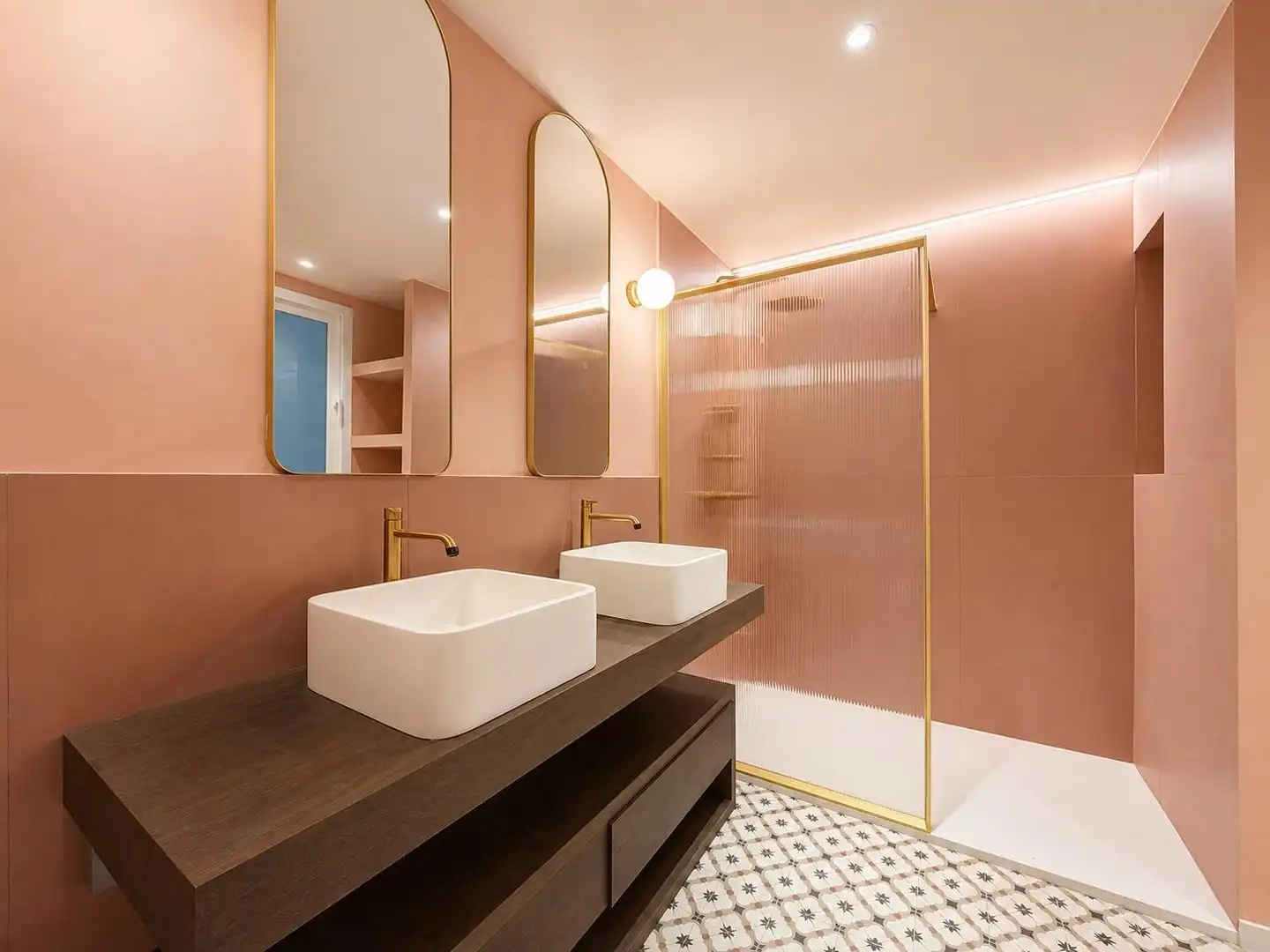 Bathroom of Flat for rent in Valencia  with Air Conditioner, Heating and Parquet flooring