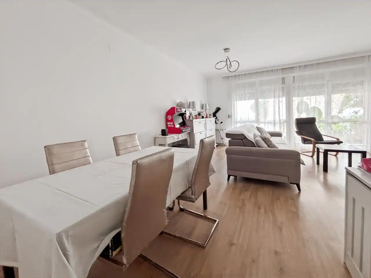 Sala d'estar de Casa o xalet en venda en Collado Mediano amb Aire condicionat, Terrassa i Piscina comunitària