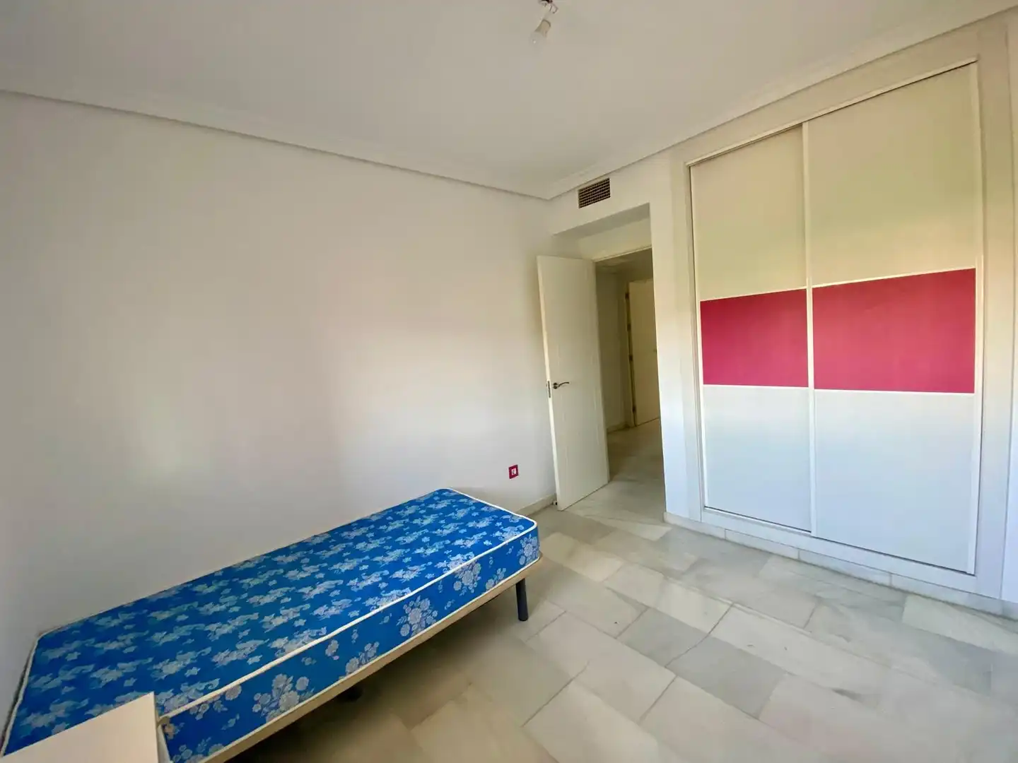 Dormitori de Pis en venda en Córdoba amb Calefacció i Terrassa