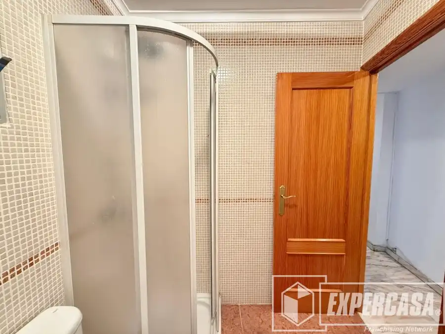 Baño de Piso en venta en Llíria con Aire acondicionado, Calefacción y Trastero
