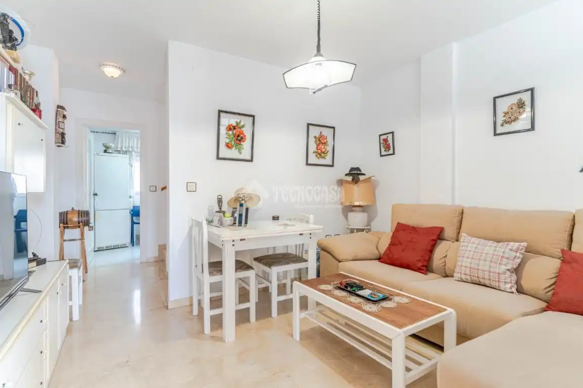Sala de estar de Casa adosada en venta en Motril con Terraza, Trastero y Balcón
