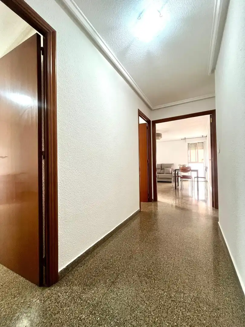 Piso de alquiler en Avenida de Ausiàs March, San Crispín