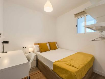 Bedroom of Flat to share in L'Hospitalet de Llobregat  with Washing machine