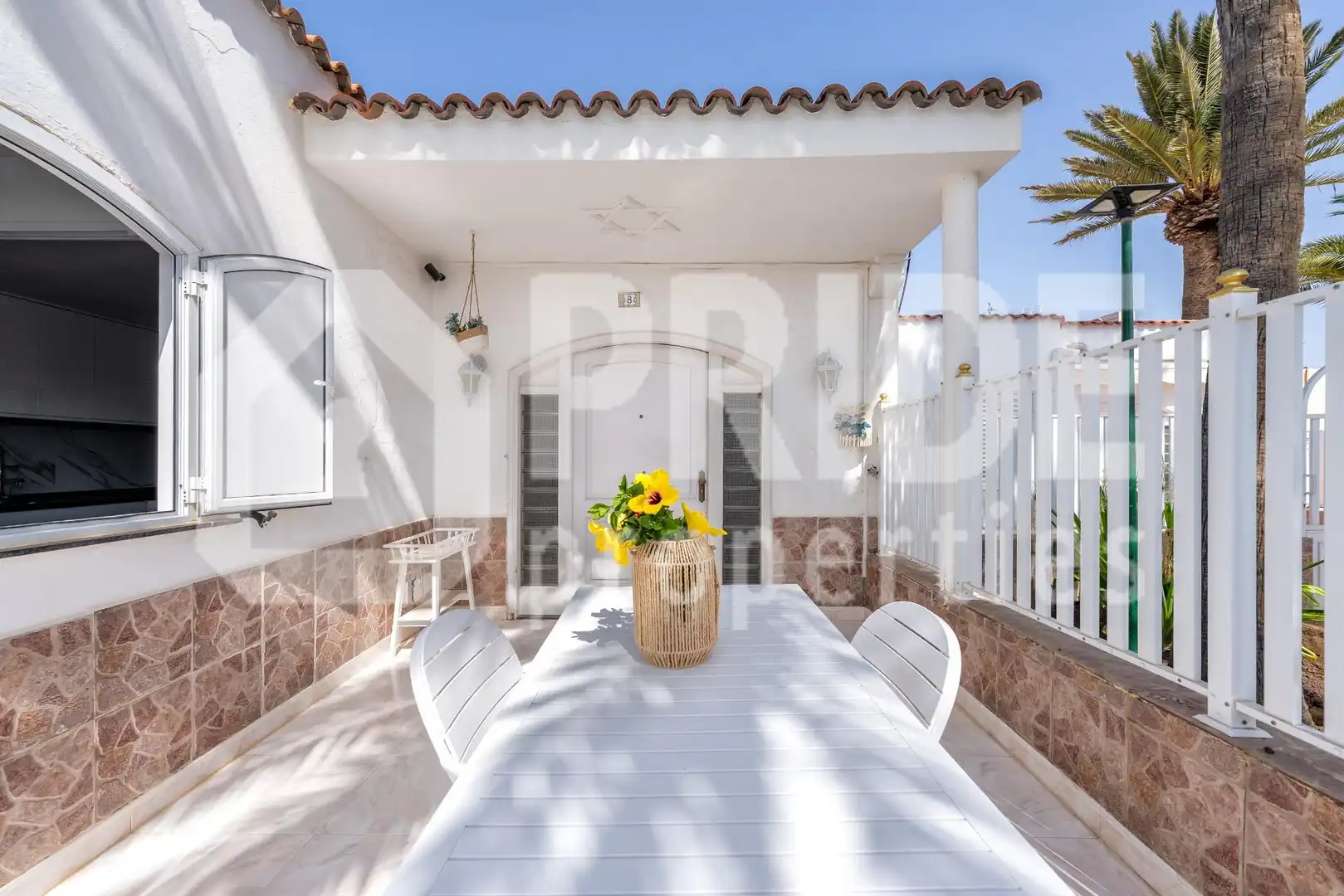 Vista exterior de Casa adosada en venda en San Bartolomé de Tirajana amb Aire condicionat, Jardí privat i Terrassa