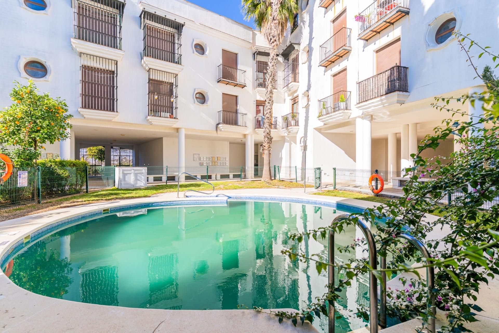 Piscina de Pis en venda en Jerez de la Frontera amb Jardí privat, Balcó i Piscina comunitària