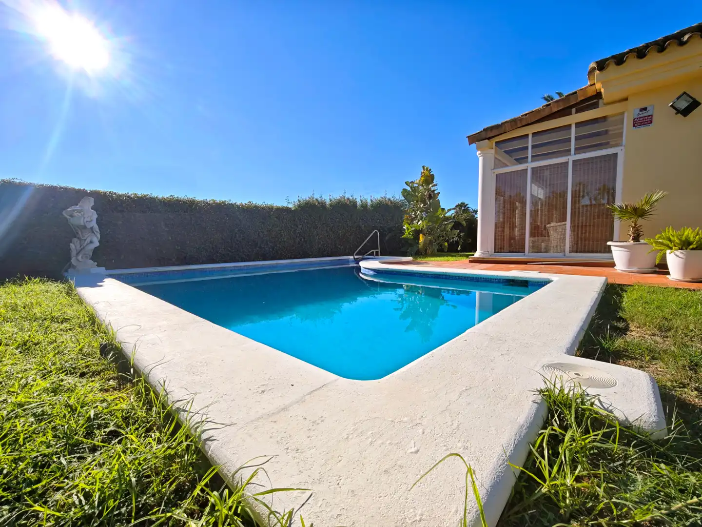 Piscina de Casa o xalet en venda en Chiclana de la Frontera amb Aire condicionat, Calefacció i Jardí privat