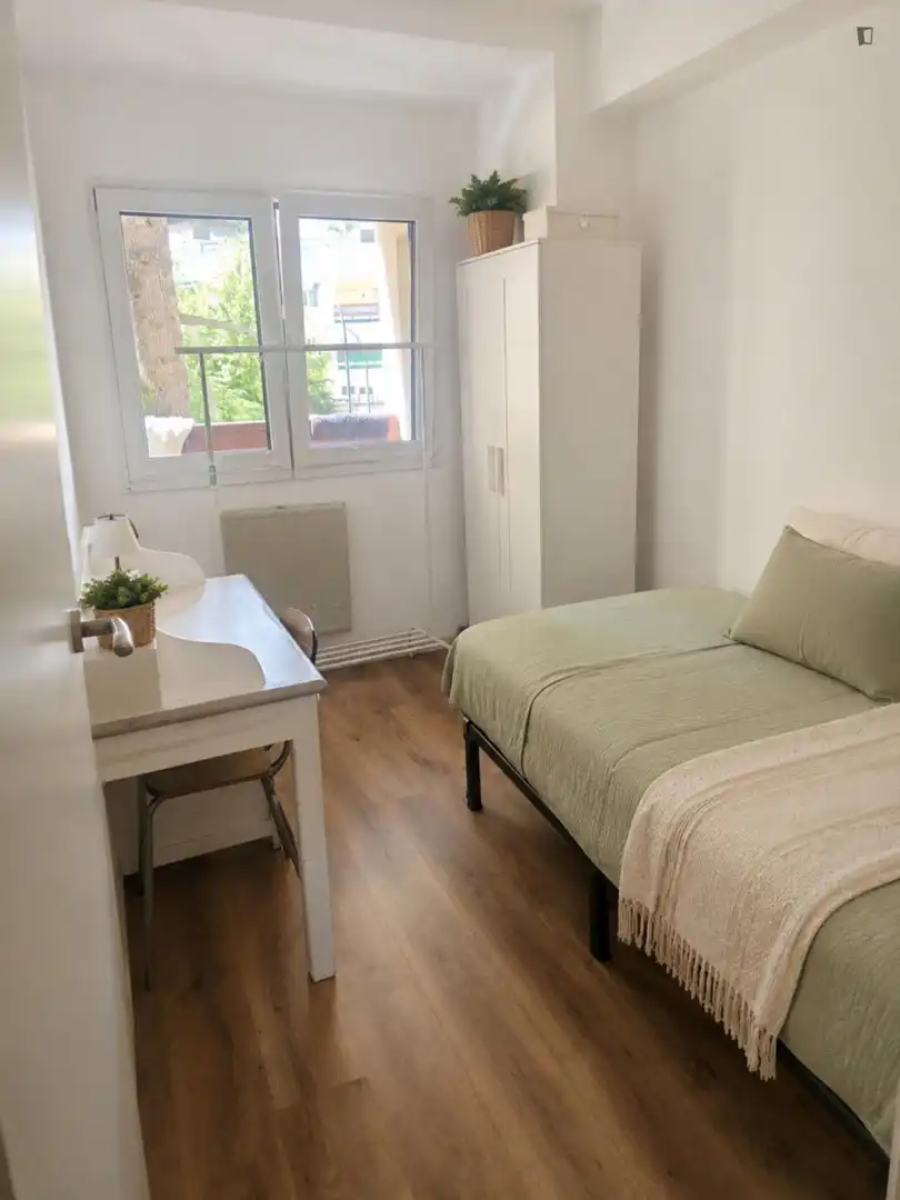 Dormitori de Apartament per a compartir en Collado Villalba amb Moblat, Microones i Balcó