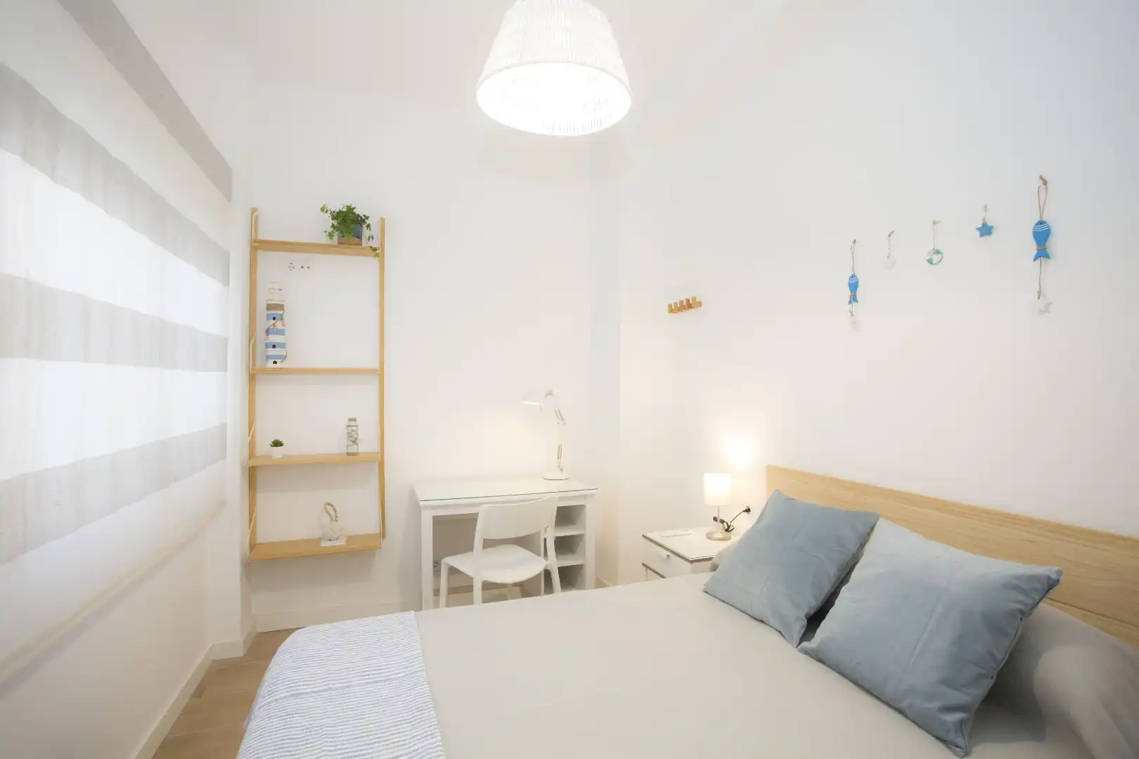 Bedroom of Flat for share in Valencia  with Air Conditioner, Parquet flooring and Furnished