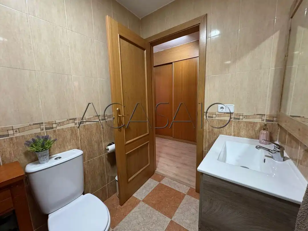 Badezimmer von Wohnung zum Verkauf in Borox mit Klimaanlage, Heizung und Abstellraum