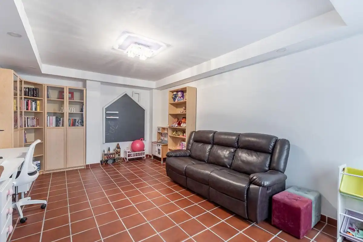 Casa adosada en venta en Armilla con Calefacción, Terraza y Amueblado