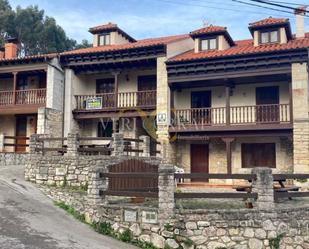 Vista exterior de Casa adosada en venda en Val de San Vicente  amb Terrassa i Balcó