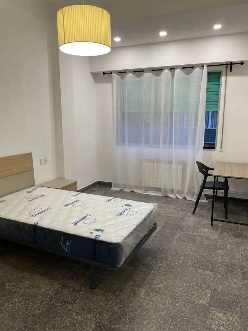 Habitación de Piso de alquiler en Valencia con Amueblado