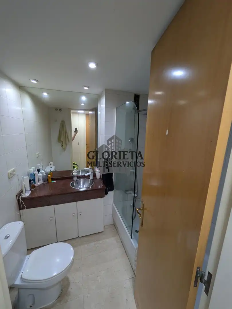 Baño de Piso en venta en Vigo  con Calefacción, Trastero y Amueblado