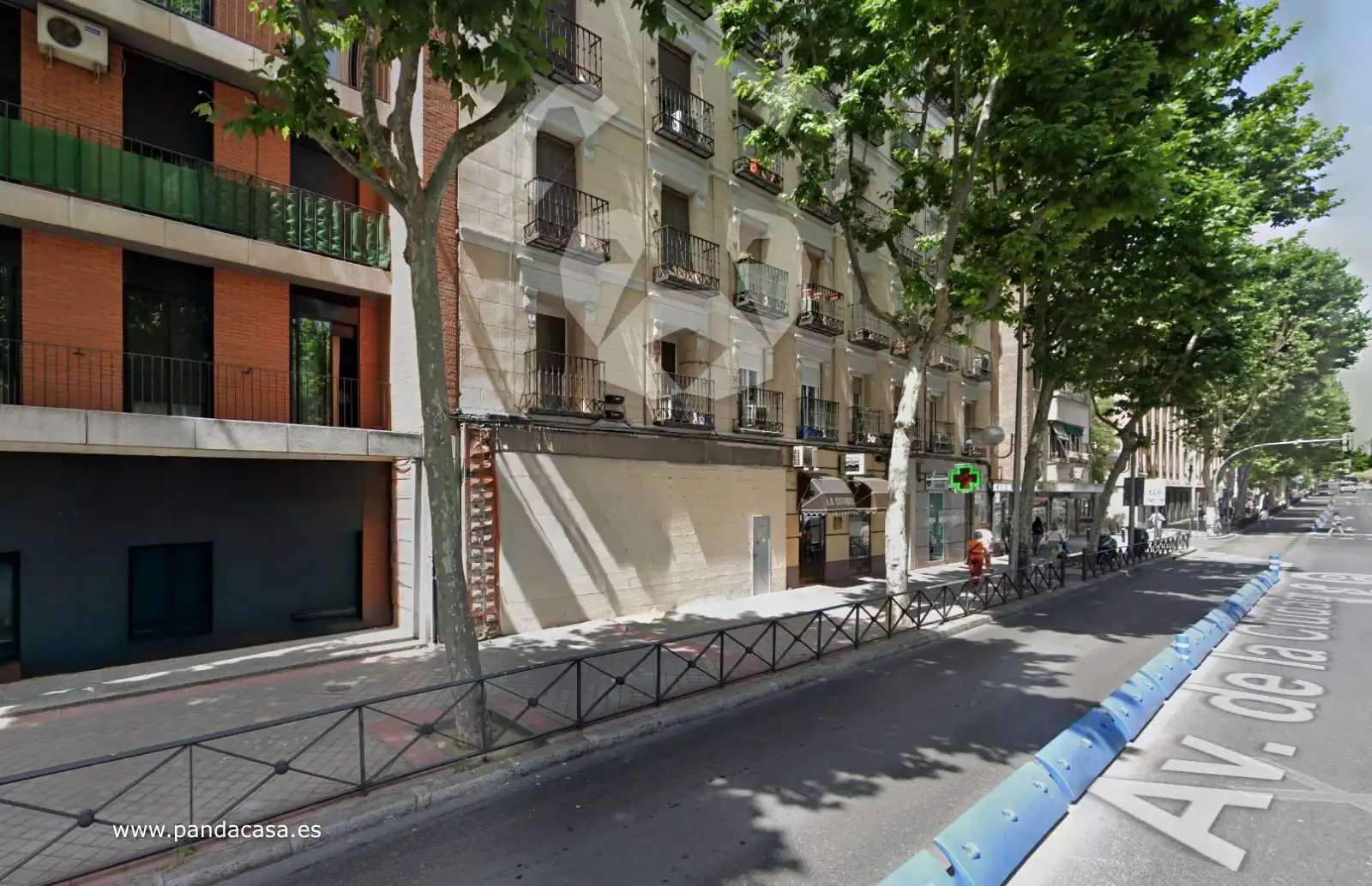 Vista exterior de Local en venta en Madrid