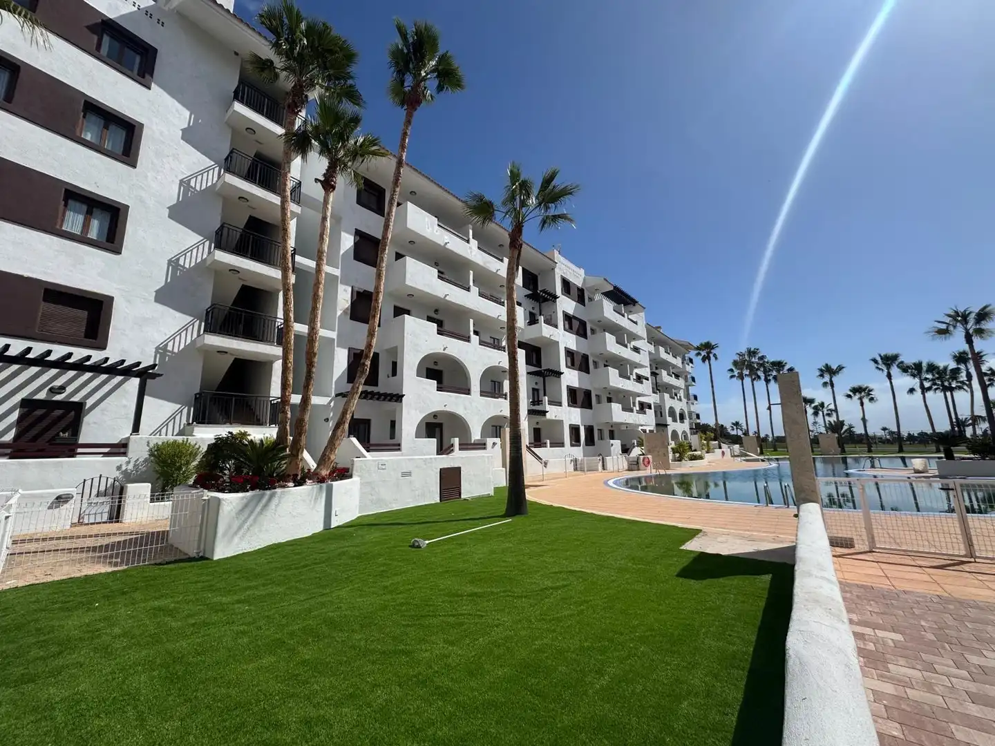 Außenansicht von Wohnung zum Verkauf in Los Alcázares mit Klimaanlage, Privatgarten und Terrasse
