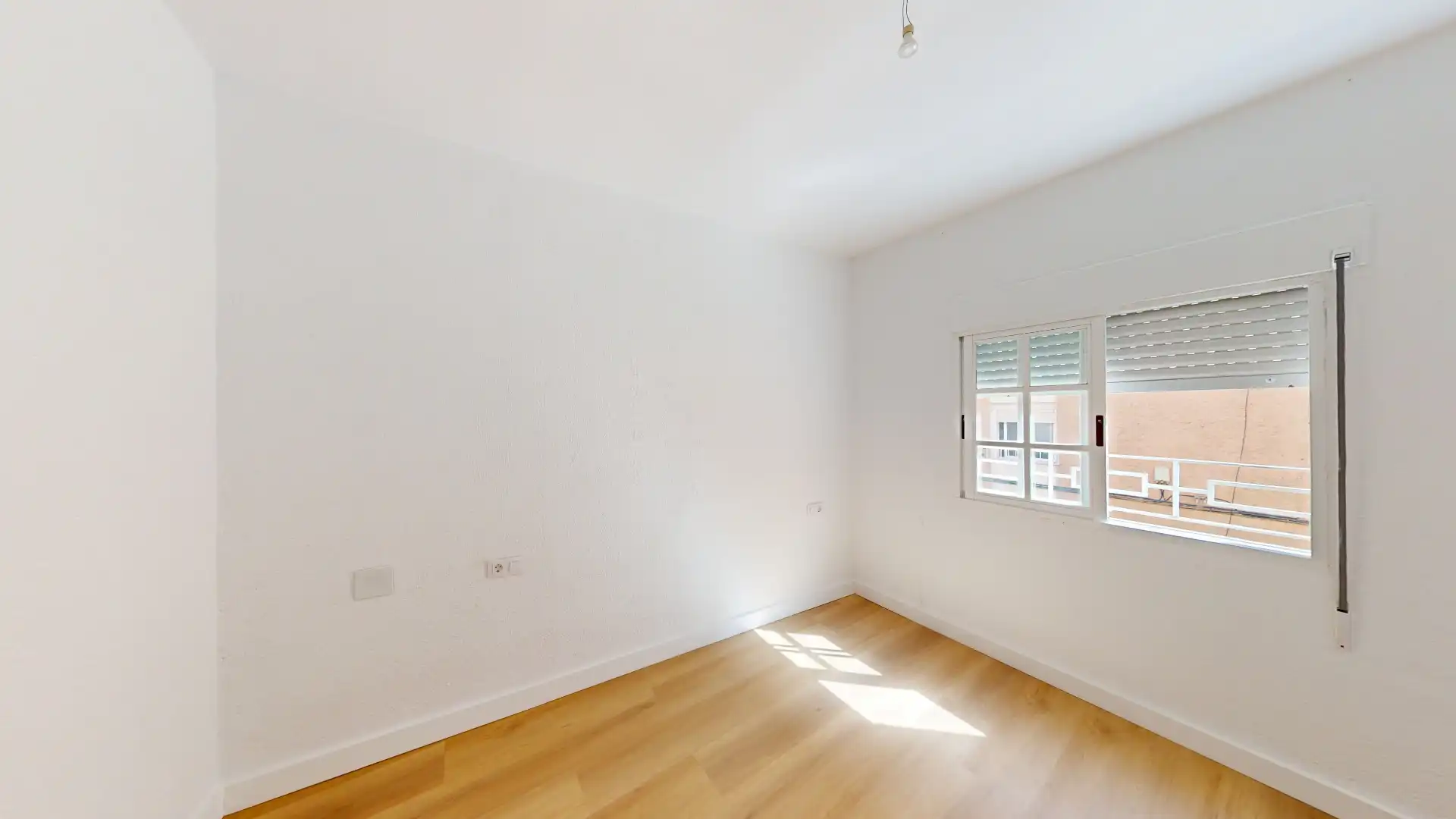 Schlafzimmer von Wohnung zum Verkauf in Almería mit Klimaanlage und Waschmaschine