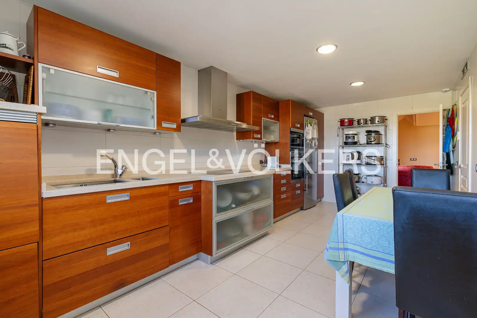 Cocina de Casa adosada en venta en Las Rozas de Madrid con Aire acondicionado, Calefacción y Jardín privado