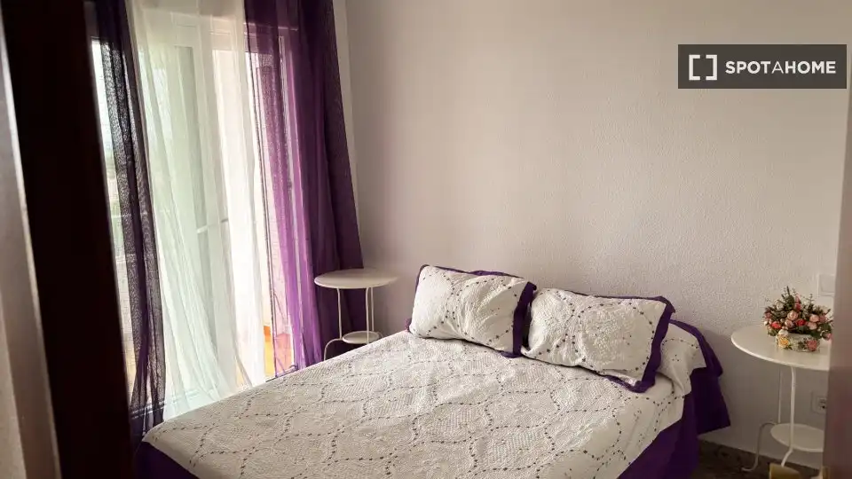 Habitación de Piso de alquiler en Valencia con Aire acondicionado, Calefacción y Amueblado