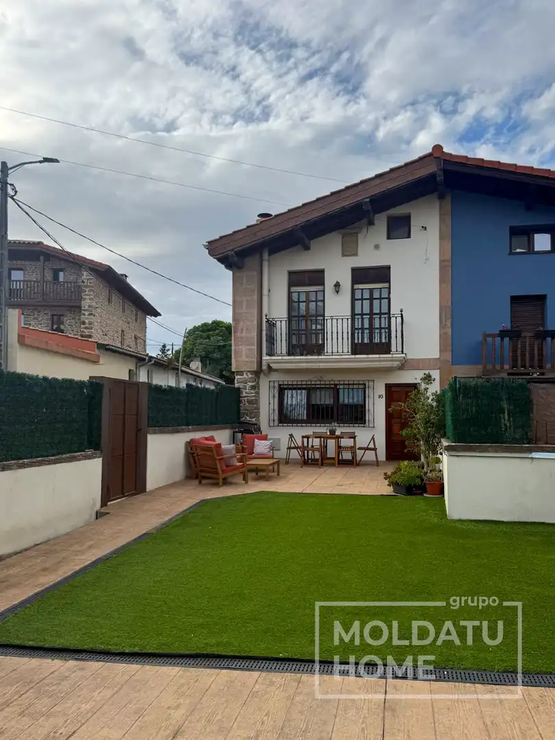 Exterior view of Houses for sale in Abanto y Ciérvana-Abanto Zierbena  with Heating, Private garden and Terrace
