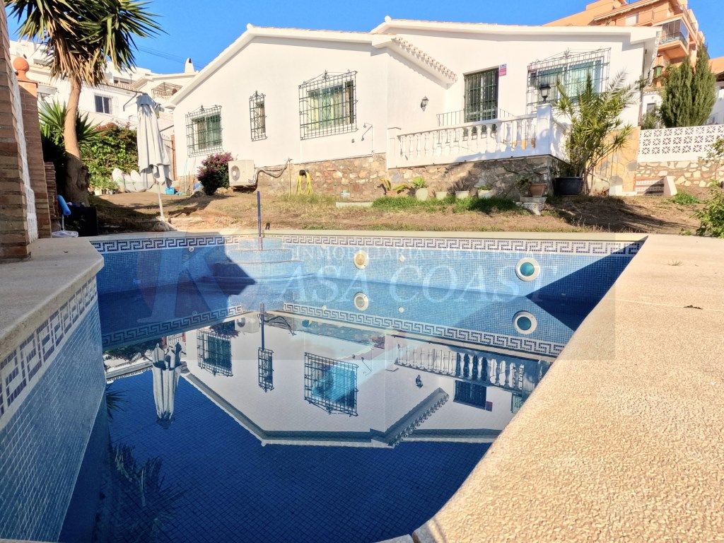 Swimming pool of House or chalet for sale in Fuengirola  with Air Conditioner, Private garden and Terrace