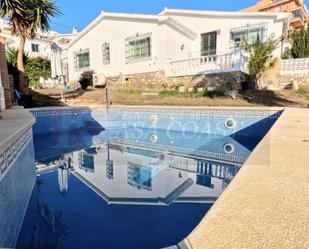 Piscina de Casa o xalet en venda en Fuengirola amb Aire condicionat, Jardí privat i Terrassa