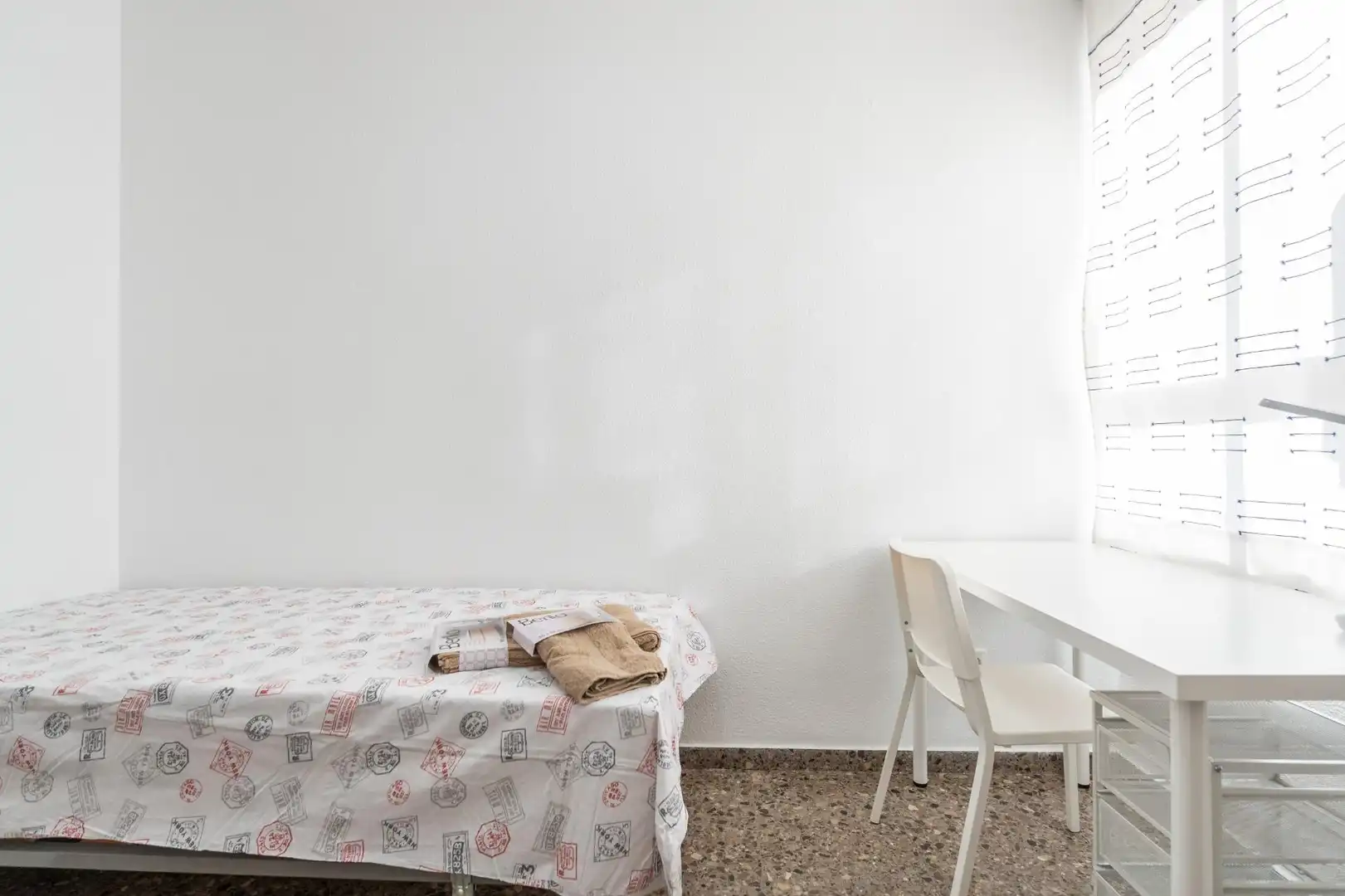 Habitación de Piso de alquiler en Valencia con Aire acondicionado, Calefacción y Amueblado