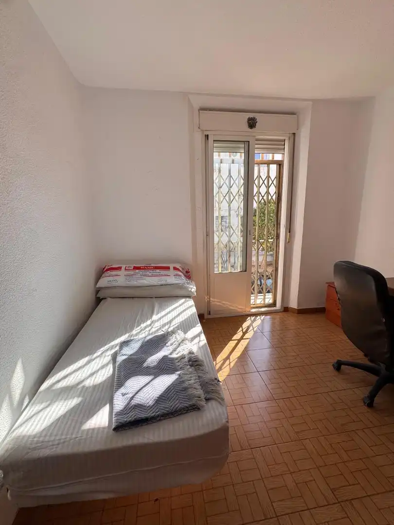 Schlafzimmer von Wohnung zur Miete in Granada mit Möbliert