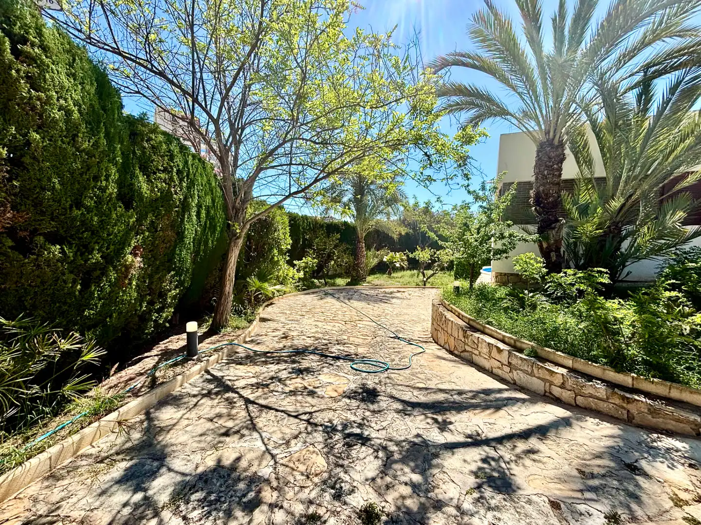 Vista exterior de Casa o xalet en venda en Alicante / Alacant amb Jardí privat, Terrassa i Traster