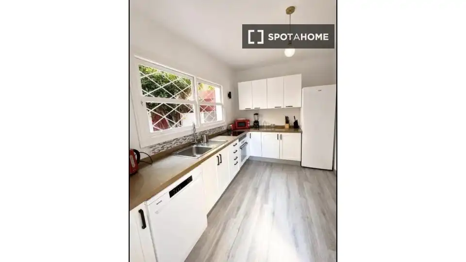 Kitchen of Flat for share in Las Palmas de Gran Canaria  with Air Conditioner, Terrace and Furnished