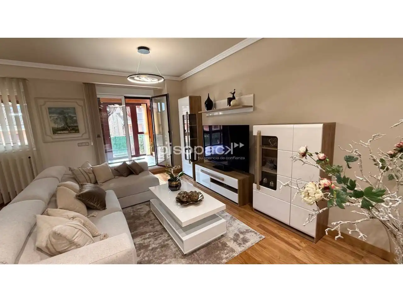 Sala de estar de Casa adosada en venta en Berrioplano / Berriobeiti con Calefacción, Jardín privado y Parquet