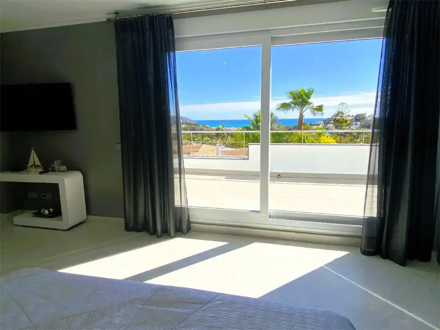 Vista exterior de Casa o xalet en venda en Moraira amb Aire condicionat, Piscina i Balcó
